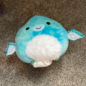 A Flipamallows from a cute blue dinosaur to a cute green dinosaur.